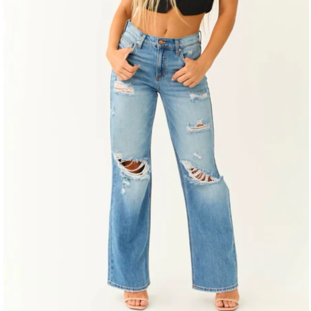 Sneak Peek 90’s Loose Fit High Rise Straight Leg  Jeans Medium Wash 28 Waist NWT